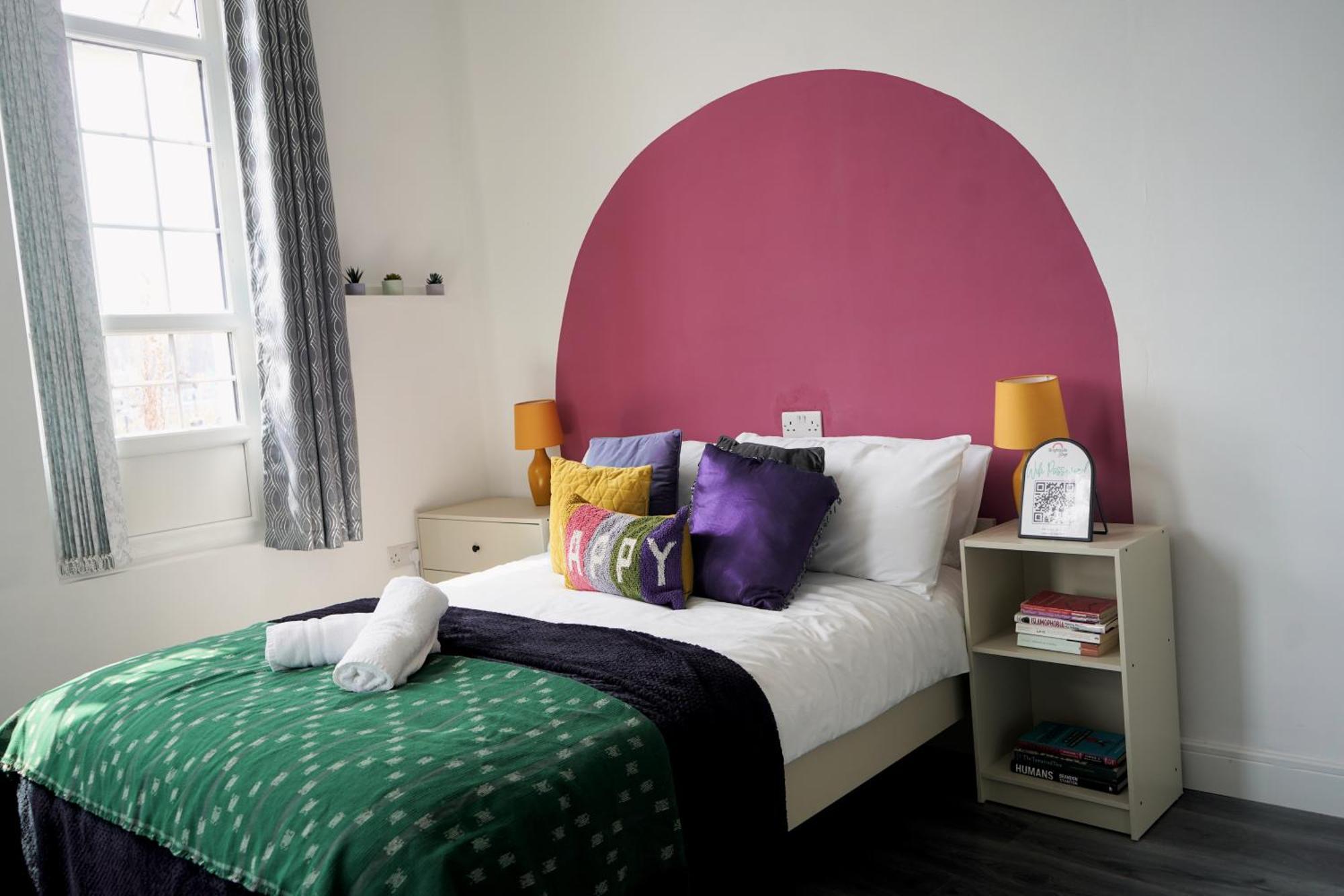 Bright And Spacious In Apartment
